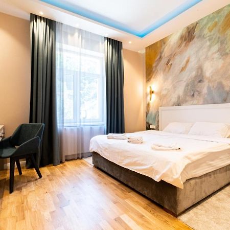 Black Gate - Quiet Studio In The Heart Of Old Town With Free Private Secured Parking Braşov Buitenkant foto