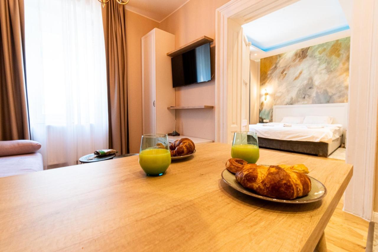 Black Gate - Quiet Studio In The Heart Of Old Town With Free Private Secured Parking Braşov Buitenkant foto