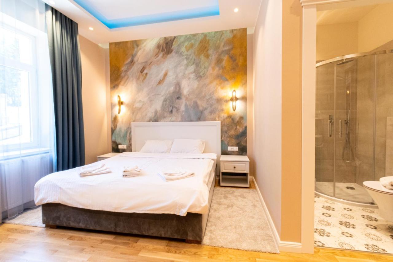 Black Gate - Quiet Studio In The Heart Of Old Town With Free Private Secured Parking Braşov Buitenkant foto