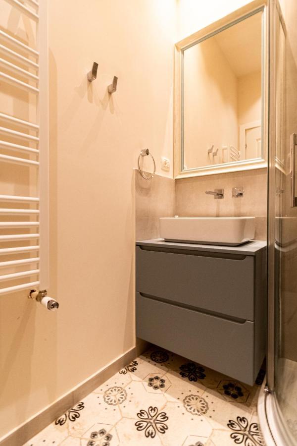 Black Gate - Quiet Studio In The Heart Of Old Town With Free Private Secured Parking Braşov Buitenkant foto