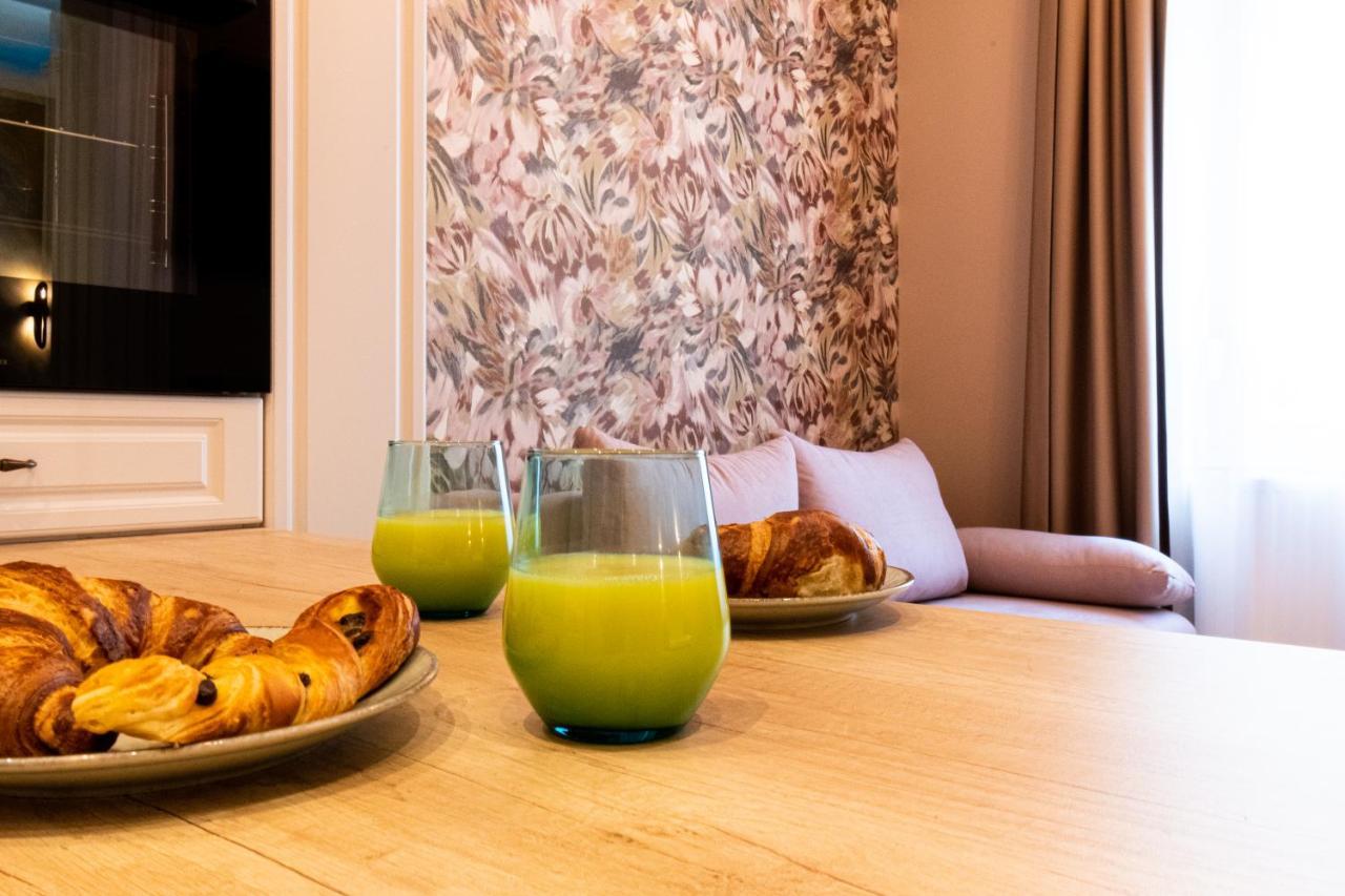 Black Gate - Quiet Studio In The Heart Of Old Town With Free Private Secured Parking Braşov Buitenkant foto